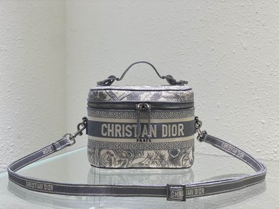 Christian Dior 2022 Beauty Bag ID:20220807-41